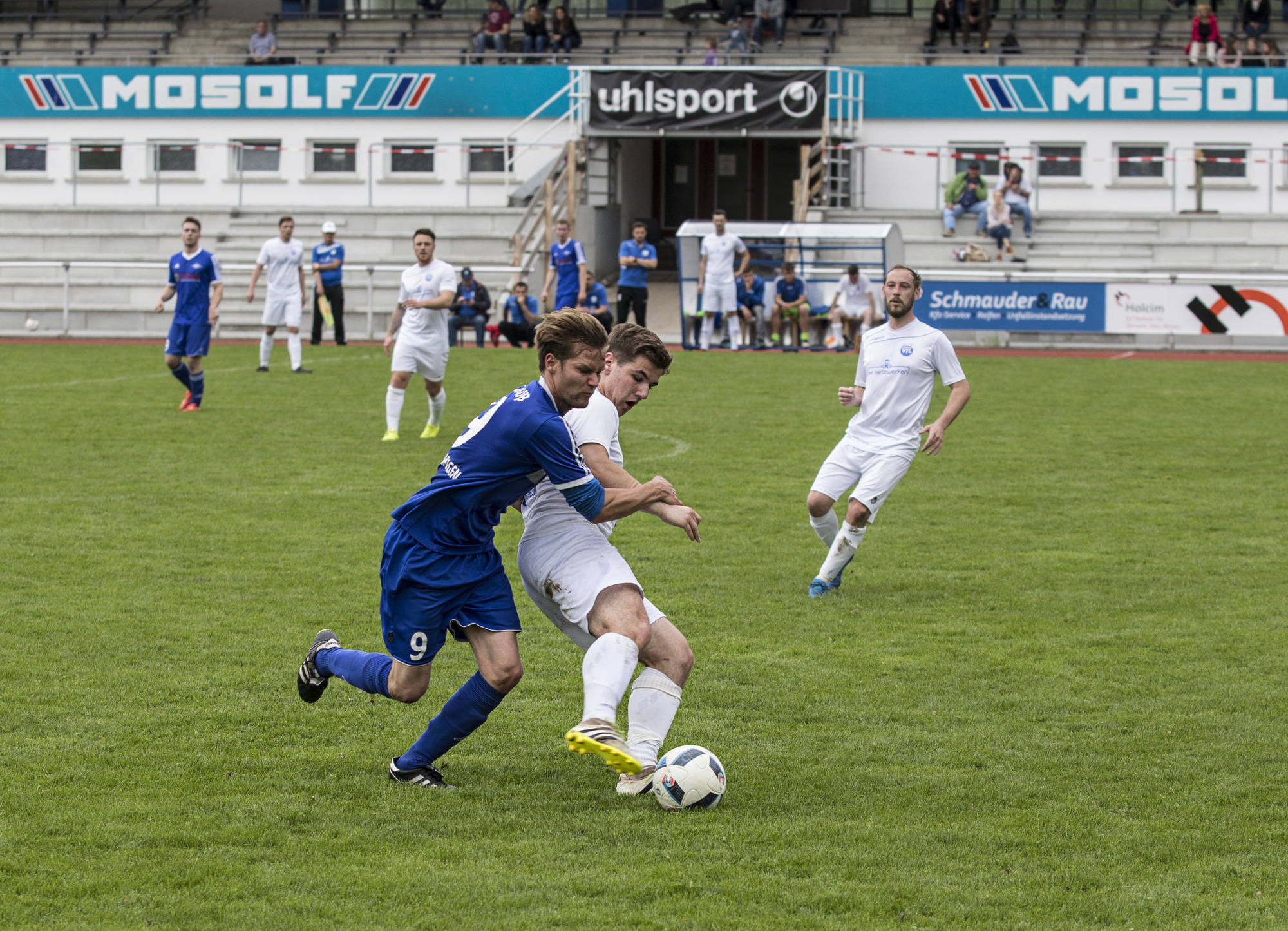 Fussball_VFL Kirchheim Teck (weiss) gegen TSV RSK Esslingen (blau)